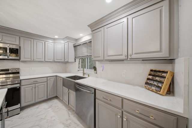 24 Juniper Dr, Saugus, MA 01906