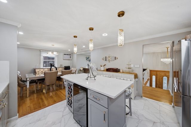 24 Juniper Dr, Saugus, MA 01906