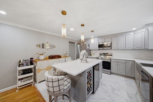 24 Juniper Dr, Saugus, MA 01906