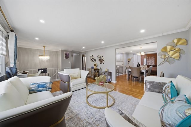 24 Juniper Dr, Saugus, MA 01906