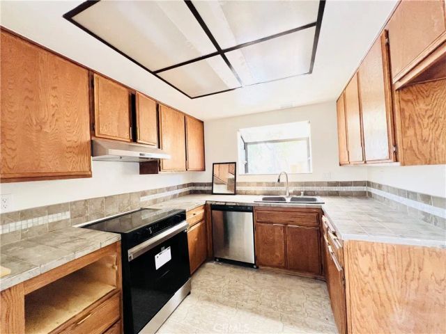 2022 S Bon View Avenue D, Ontario, CA 91761