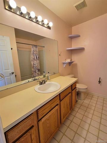 708 Ridgecrest, Fenton, MI 48430