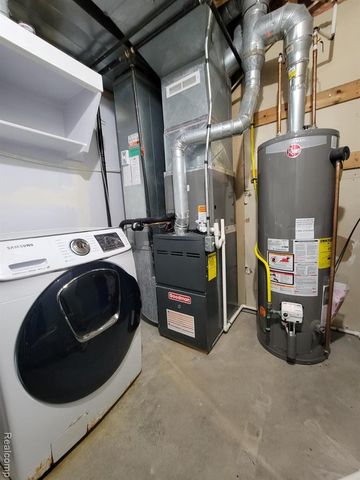 708 Ridgecrest, Fenton, MI 48430