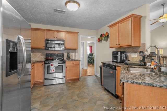 1114 Legend Creek Drive, Hope Mills, NC 28348