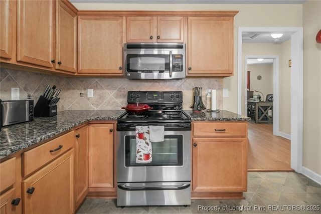 1114 Legend Creek Drive, Hope Mills, NC 28348