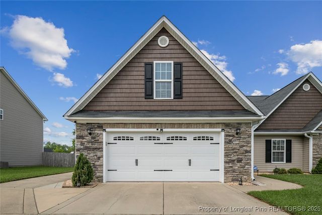 1114 Legend Creek Drive, Hope Mills, NC 28348