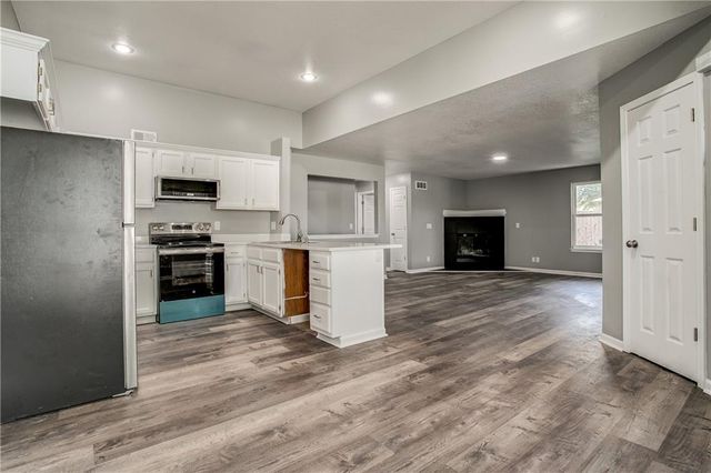 8531 Vassar Avenue, Raytown, MO 64138