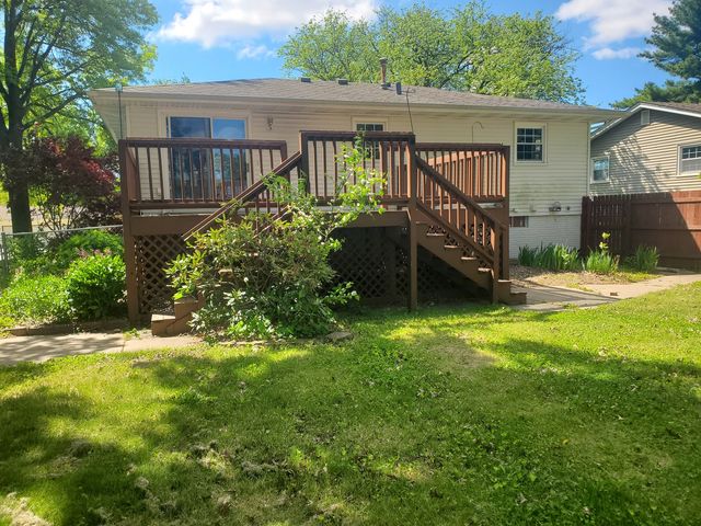 30 Parkview Drive, Eldridge, IA 52748
