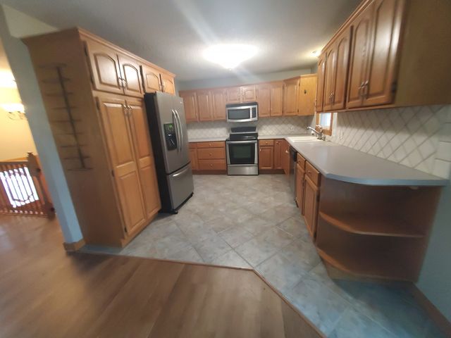30 Parkview Drive, Eldridge, IA 52748