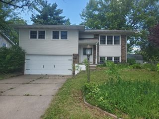 30 Parkview Drive, Eldridge, IA 52748