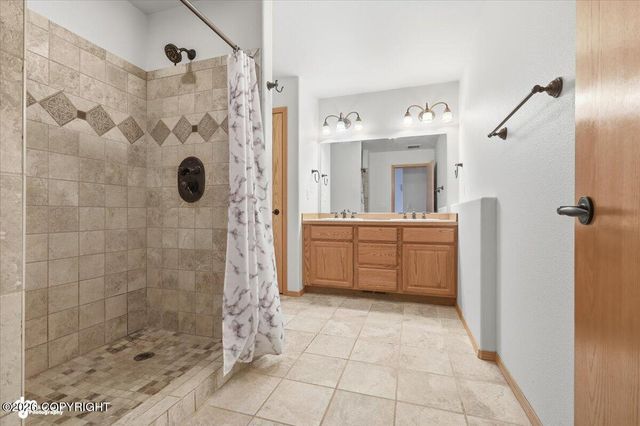 3978 N Meadow Lakes Drive, Wasilla, AK 99623