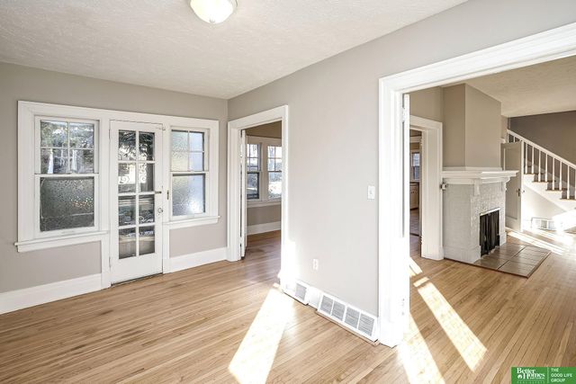 1050 S 35th Avenue, Omaha, NE 68105