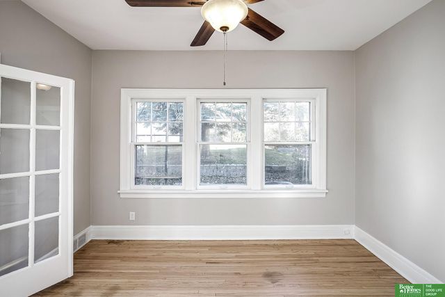 1050 S 35th Avenue, Omaha, NE 68105