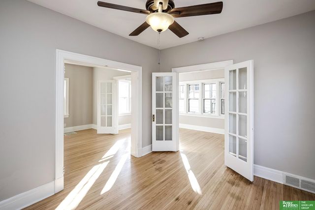 1050 S 35th Avenue, Omaha, NE 68105