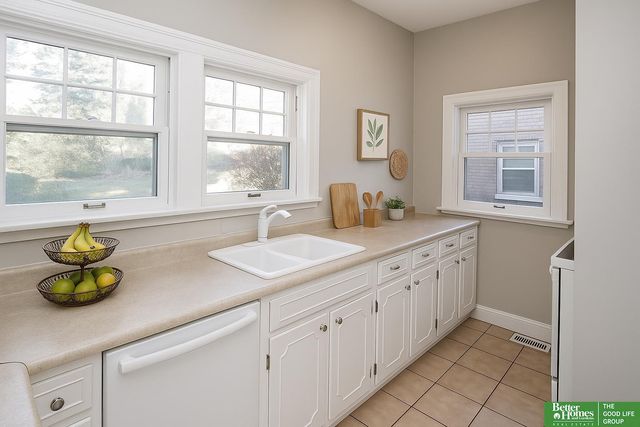 1050 S 35th Avenue, Omaha, NE 68105