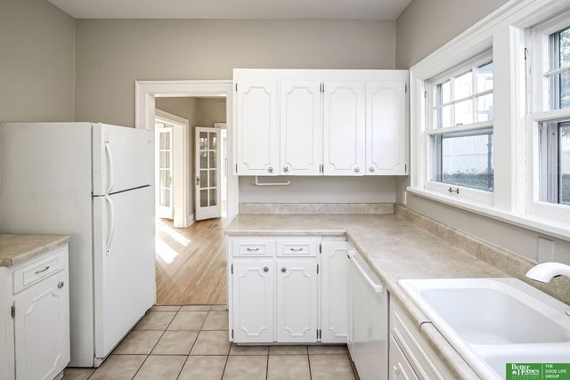 1050 S 35th Avenue, Omaha, NE 68105