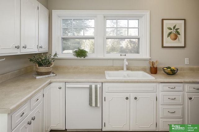 1050 S 35th Avenue, Omaha, NE 68105