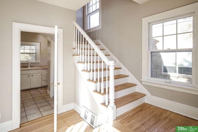 1050 S 35th Avenue, Omaha, NE 68105