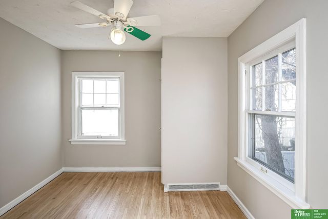 1050 S 35th Avenue, Omaha, NE 68105