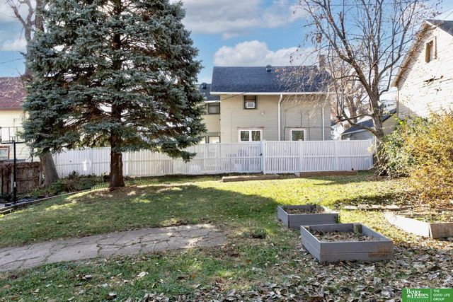 1050 S 35th Avenue, Omaha, NE 68105