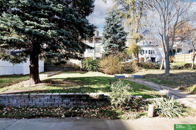 1050 S 35th Avenue, Omaha, NE 68105