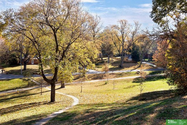 1050 S 35th Avenue, Omaha, NE 68105