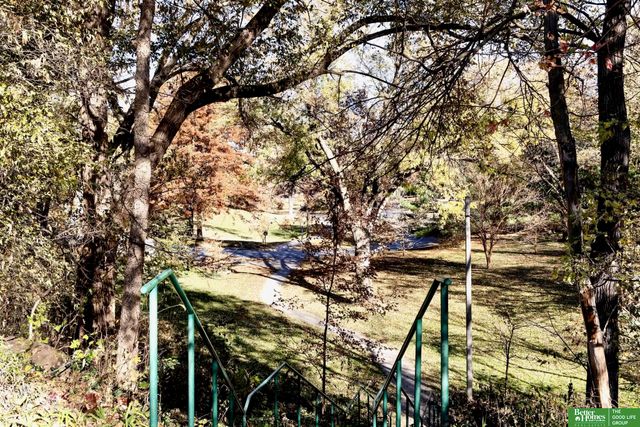 1050 S 35th Avenue, Omaha, NE 68105