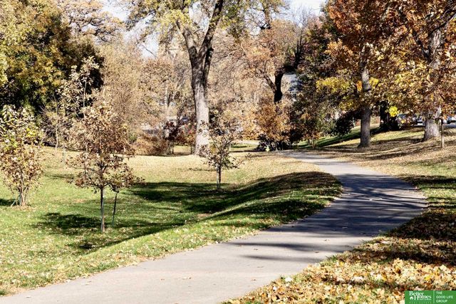 1050 S 35th Avenue, Omaha, NE 68105