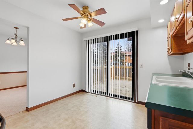 2250 W Columbia Avenue, Davenport, IA 52804