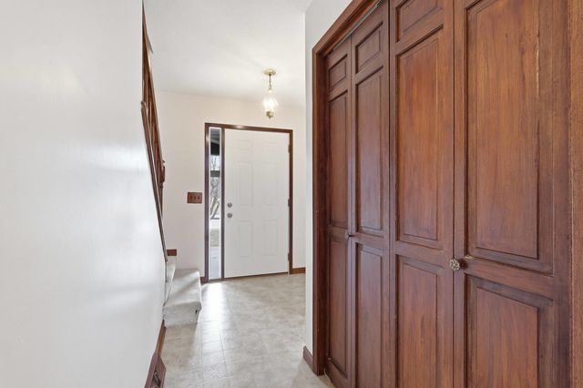 2250 W Columbia Avenue, Davenport, IA 52804