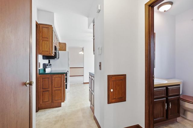 2250 W Columbia Avenue, Davenport, IA 52804