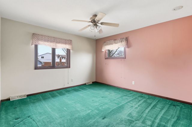 2250 W Columbia Avenue, Davenport, IA 52804