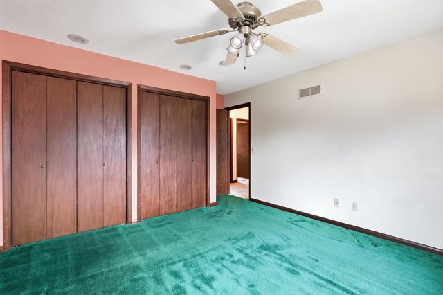 2250 W Columbia Avenue, Davenport, IA 52804