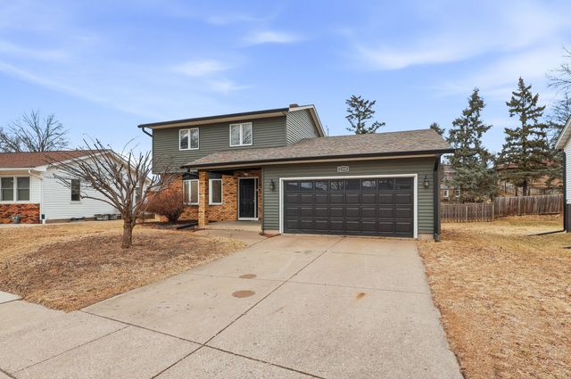 2250 W Columbia Avenue, Davenport, IA 52804