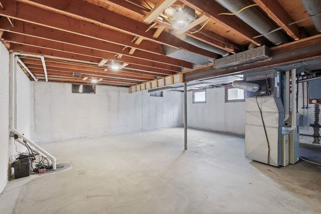 2250 W Columbia Avenue, Davenport, IA 52804