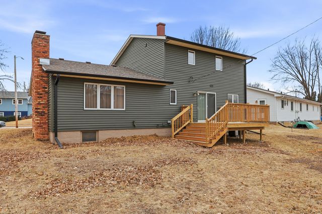 2250 W Columbia Avenue, Davenport, IA 52804