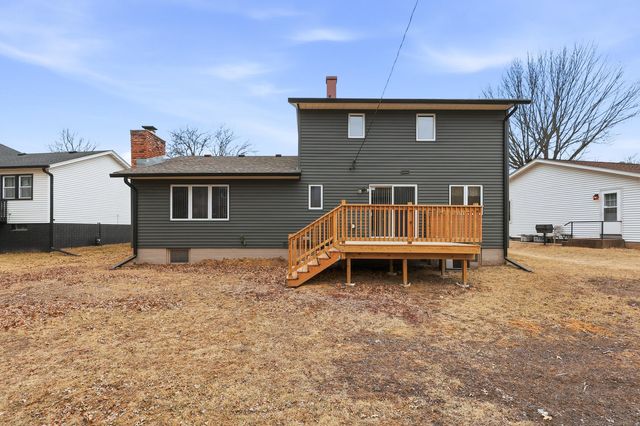 2250 W Columbia Avenue, Davenport, IA 52804