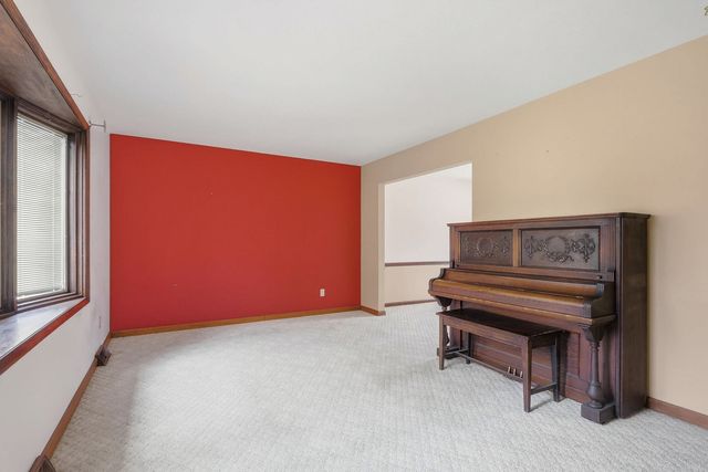 2250 W Columbia Avenue, Davenport, IA 52804