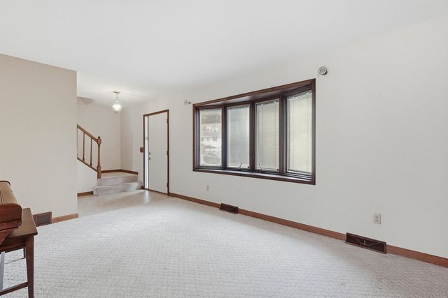 2250 W Columbia Avenue, Davenport, IA 52804