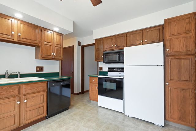 2250 W Columbia Avenue, Davenport, IA 52804