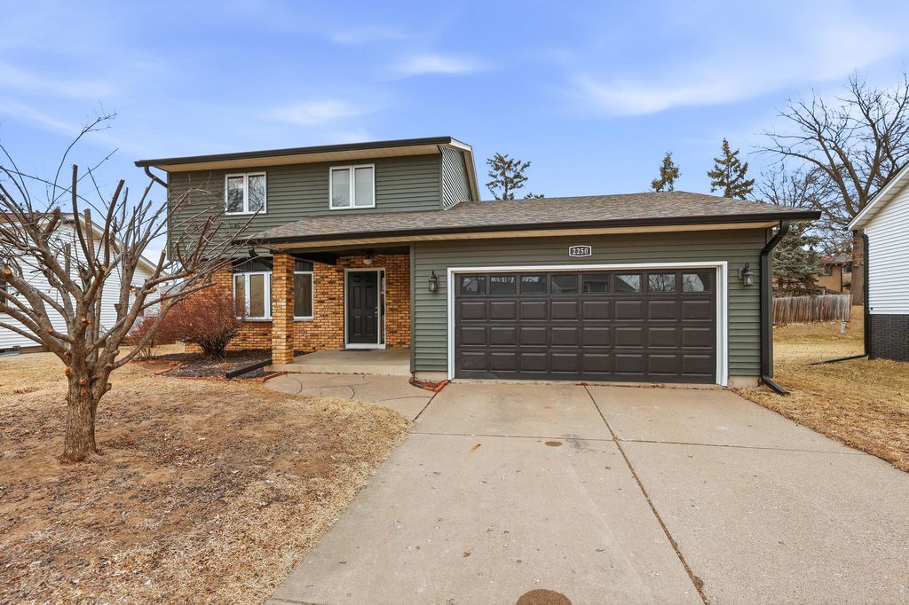 2250 W Columbia Avenue, Davenport, IA 52804