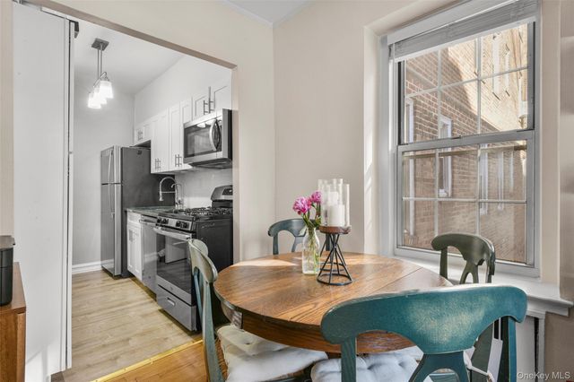 21 N Chatsworth Avenue 2L, Larchmont, NY 10538