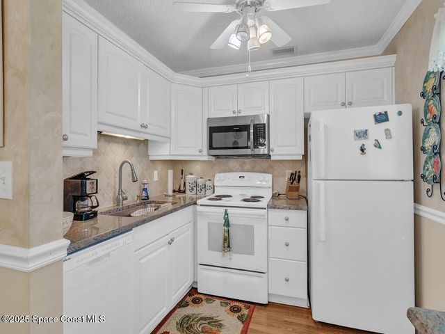 8 Vista Palm Lane, 106, Vero Beach, FL 32962