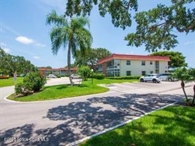 8 Vista Palm Lane, 106, Vero Beach, FL 32962