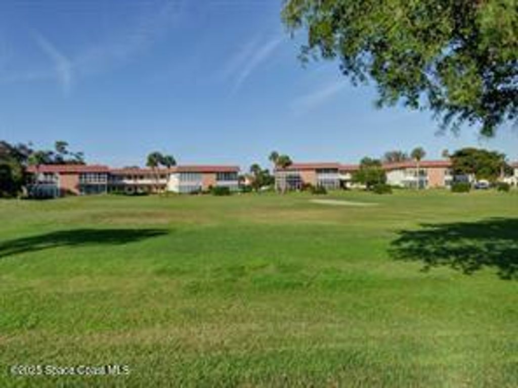 8 Vista Palm Lane, 106, Vero Beach, FL 32962