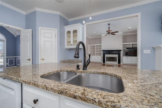 1649 Medlar, Tuscaloosa, AL 35405