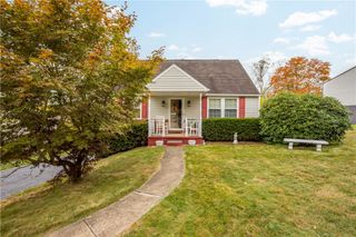 3082 Piney Bluff Dr, South Park, PA 15129