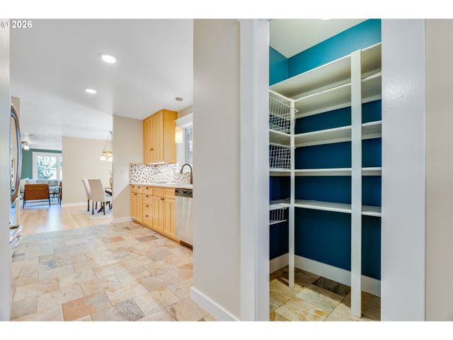 7335 Sw 68TH Ave, Portland, OR 97223