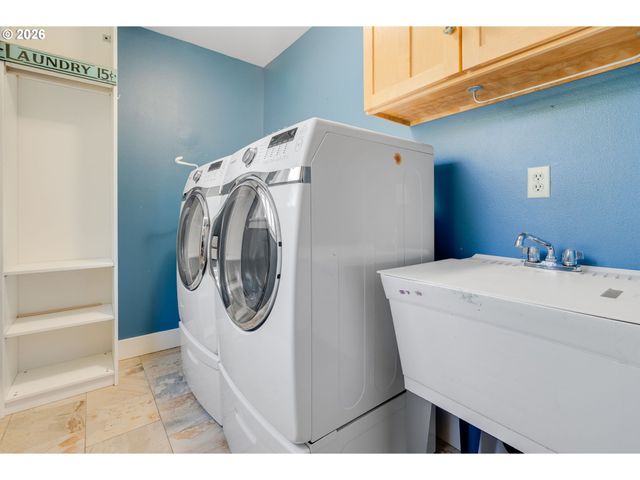 7335 Sw 68TH Ave, Portland, OR 97223