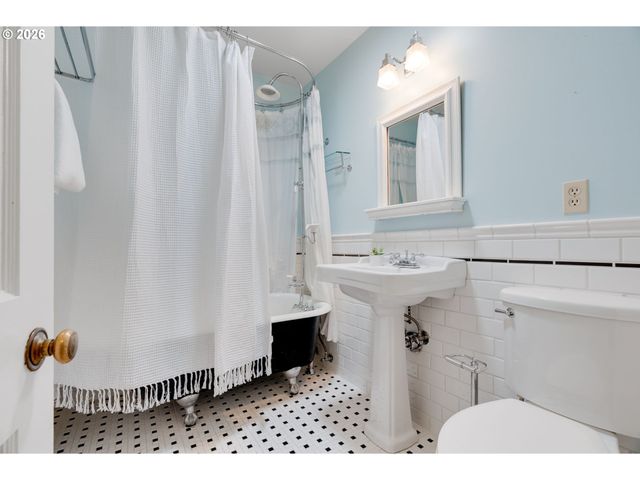 7335 Sw 68TH Ave, Portland, OR 97223